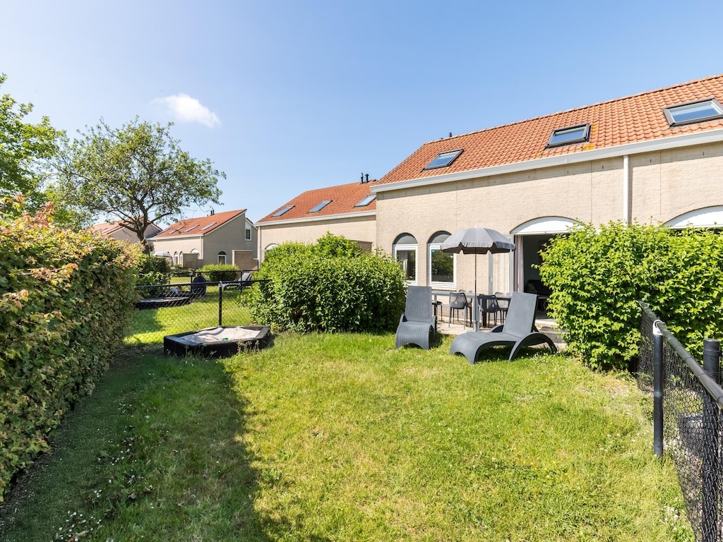 Vakantiepark de Soeten Haert 20 in Renesse met tuin en terras