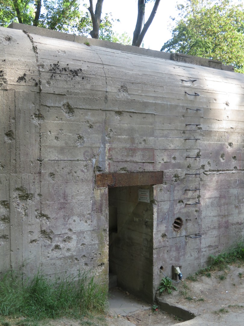 Bunker en groen bij Groede Podium in West-Zeeuws-Vlaanderen